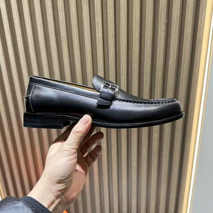 H**me5 Loafer