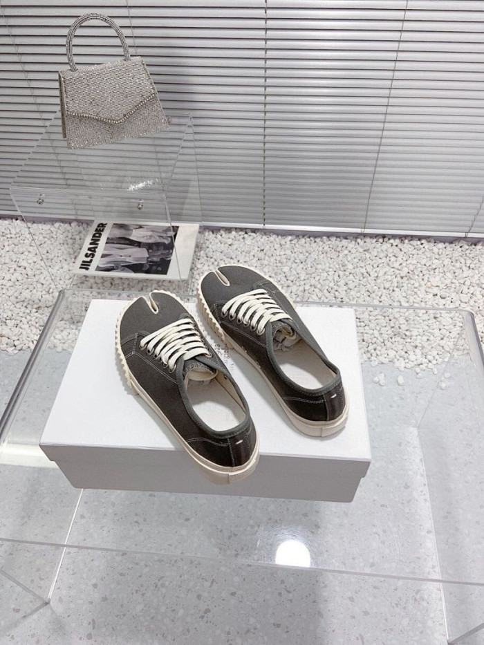 Ma1s0n Marg*e1a Tabi Low Top