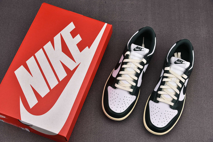 Nike Dunk Low Vintage Green (W) DQ8580-100