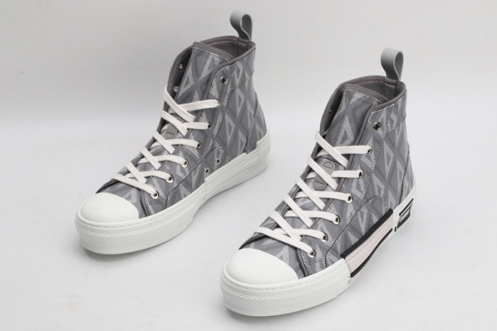 D10R B23 Oblique High Top Sneaker