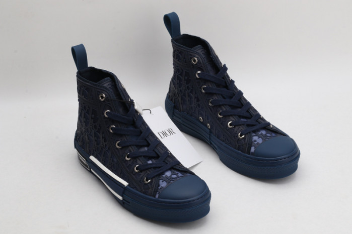 D10R B23 Oblique High Top Sneaker
