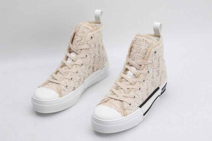 D10R B23 Oblique High Top Sneaker