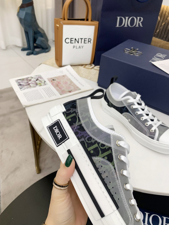 D10R B23 Oblique Low Top Sneaker