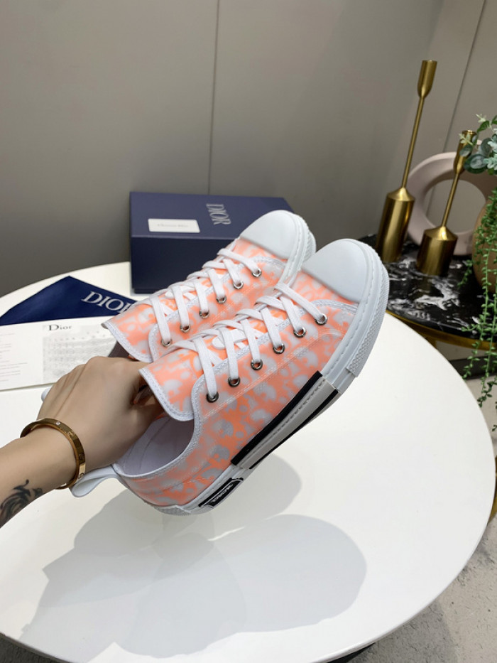 D10R B23 Oblique Low Top Sneaker