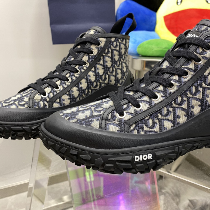 D10R SNEAKER