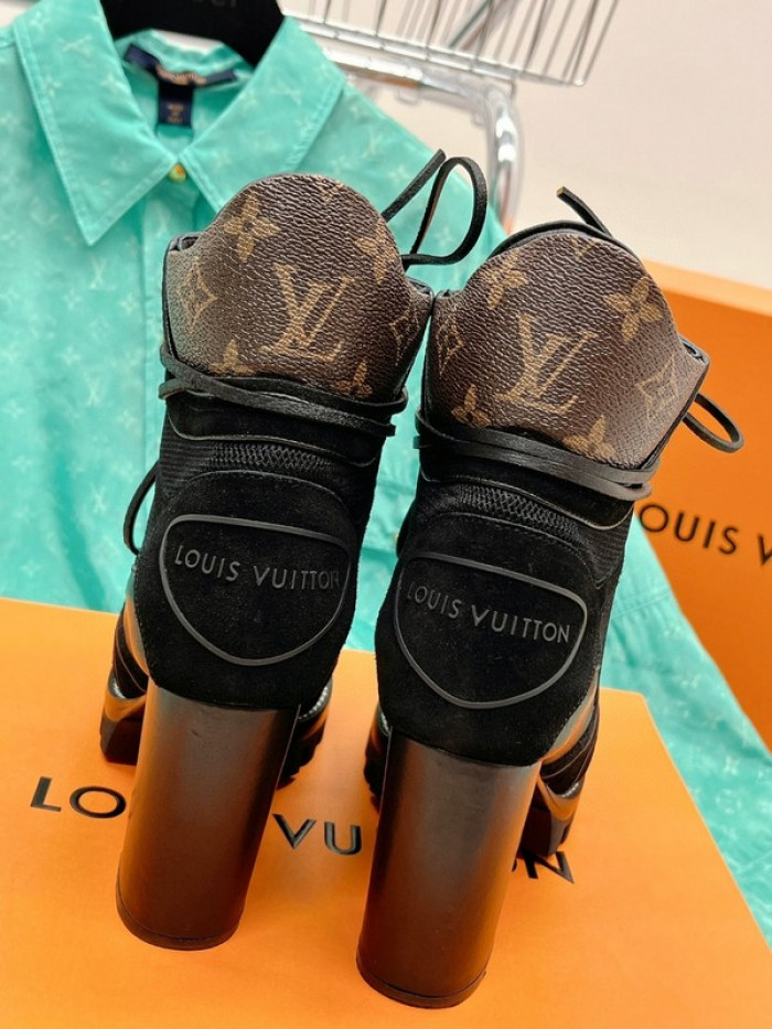 lou1su1tt Boots