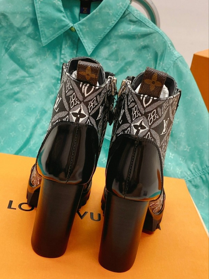 lou1su1tt Boots