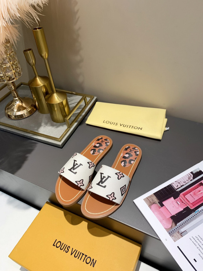 Lou1su1tt slides