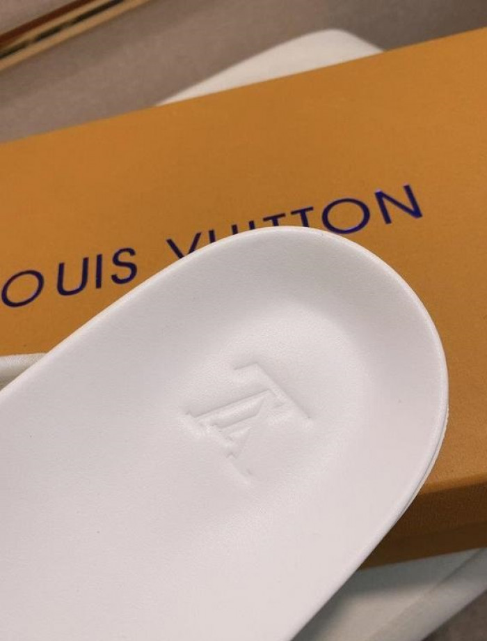 Lou1su1tt slides