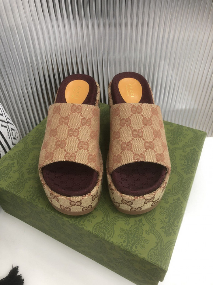 Gu66 SLIPPERS