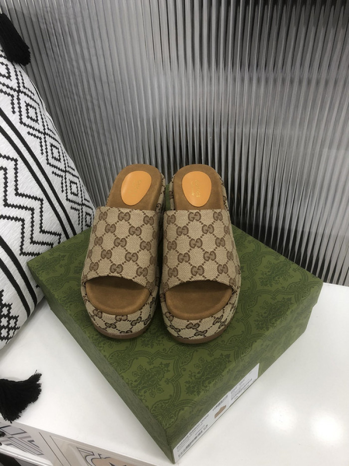 Gu66 SLIPPERS