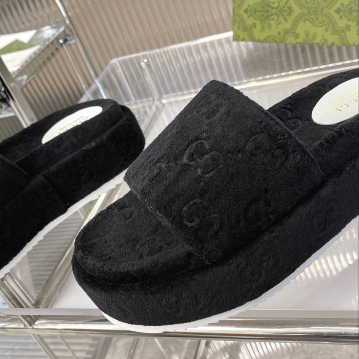 Gu66 SLIPPERS