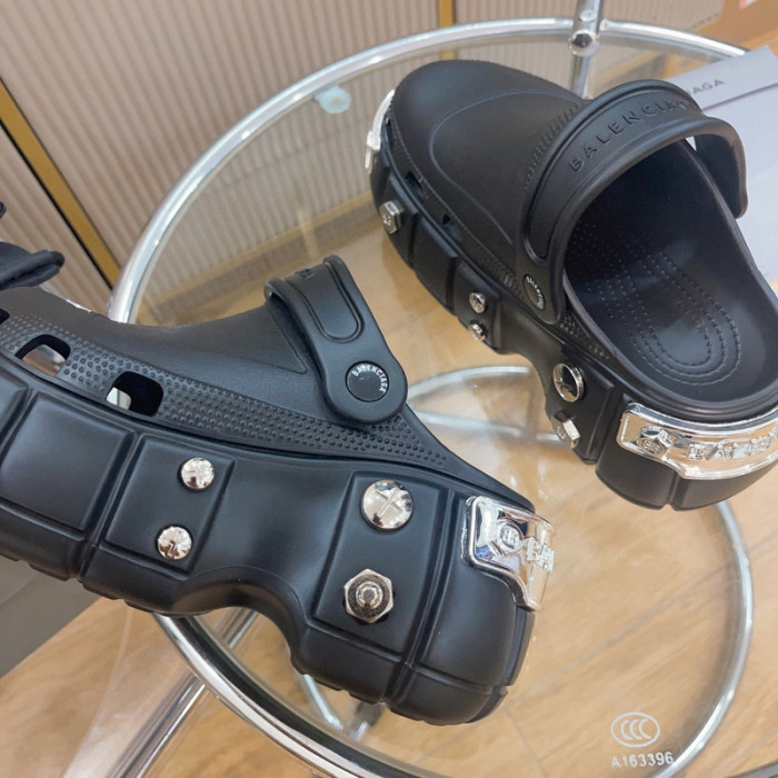BLCG SLIPPERS