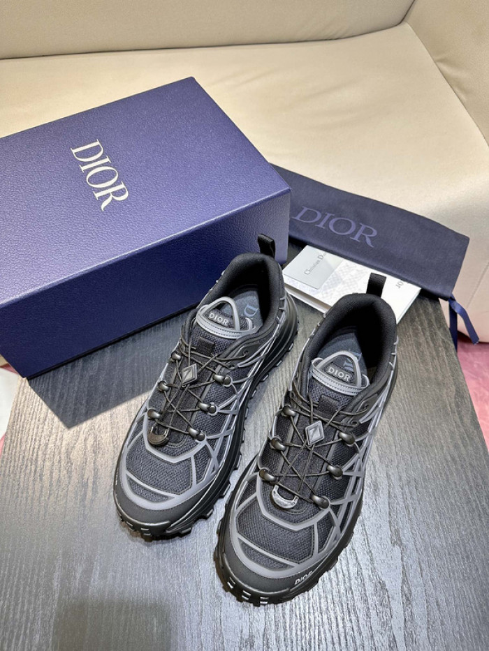 D10R B31 Runner Black