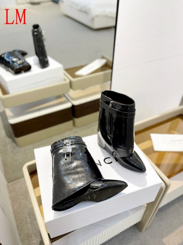 G1VENCHY BOOTS