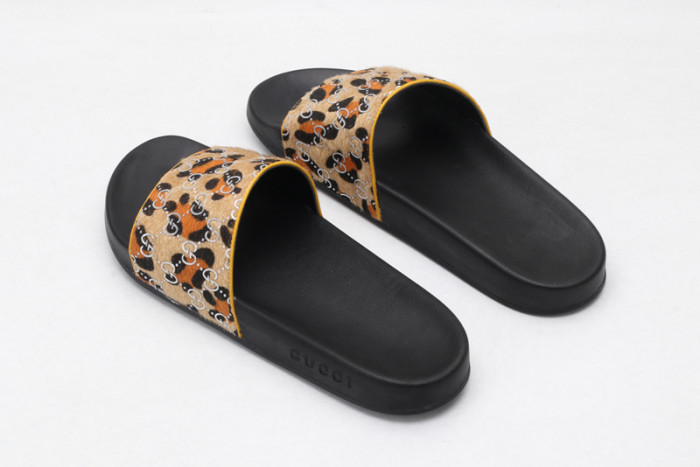 Gu66 SLIPPERS