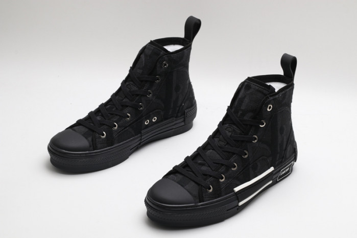 D10R B23 Oblique High Top Sneaker