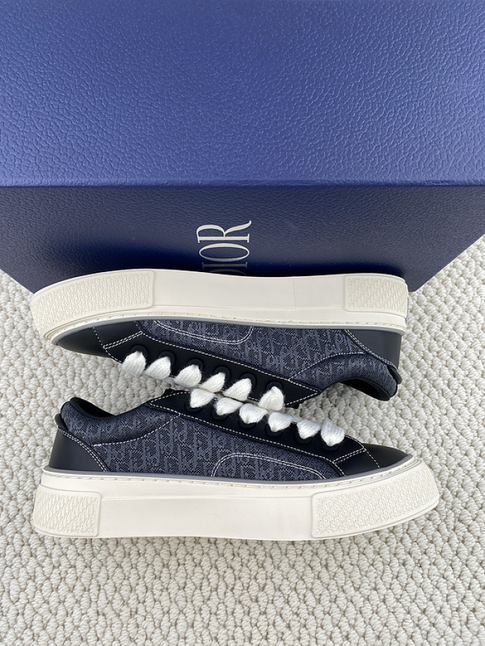 D10R B33 Sneaker