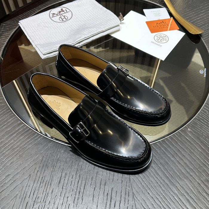 H**me5 Loafer