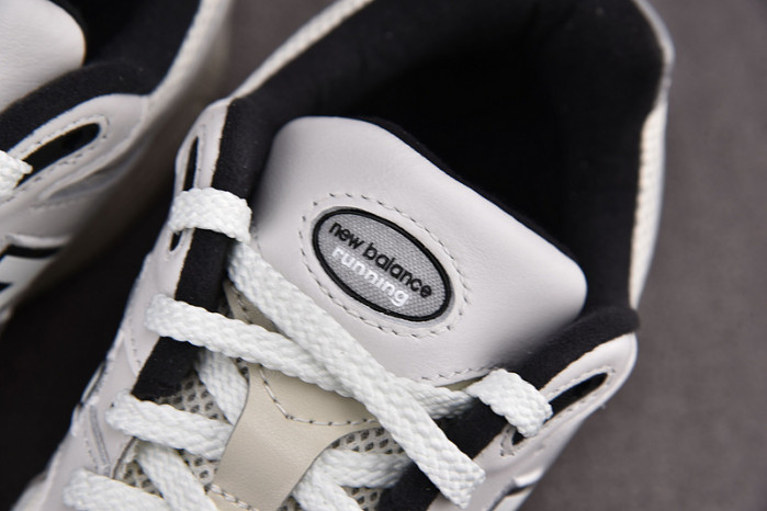 N3W BLANCE SNEAKER