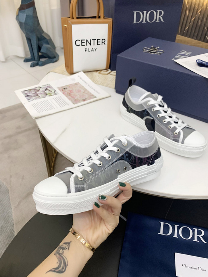 D10R B23 Oblique Low Top Sneaker
