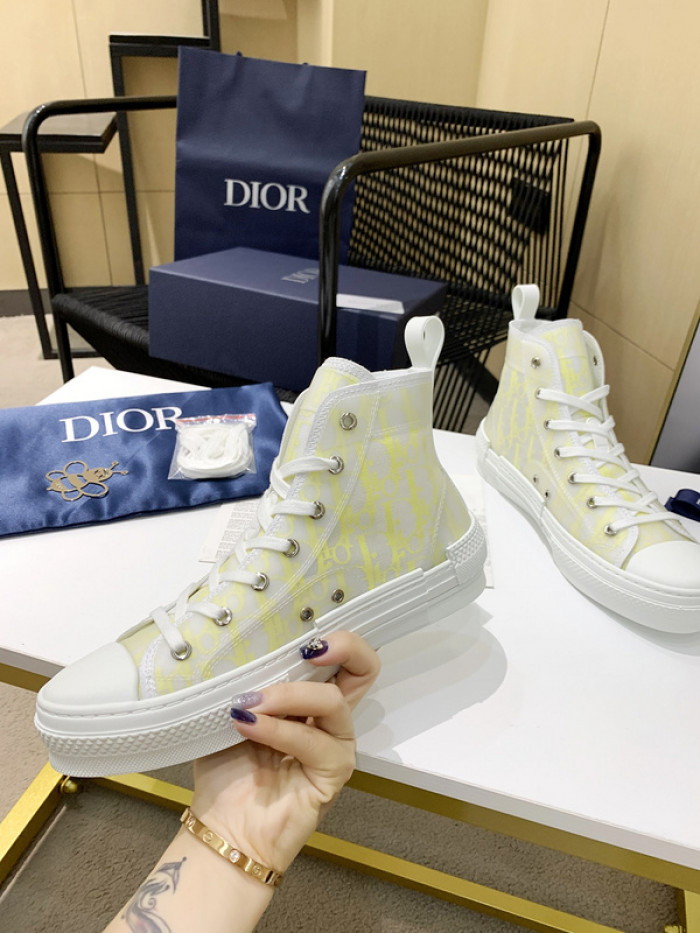 D10R B23 Oblique High Top Sneaker