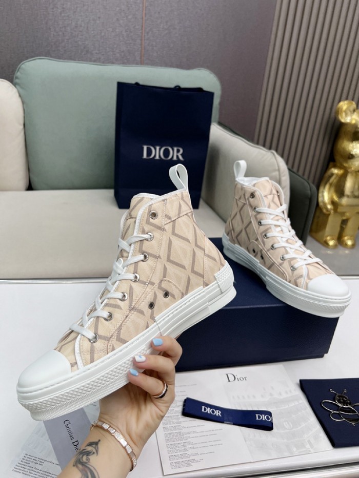 D10R B23 Oblique High Top Sneaker