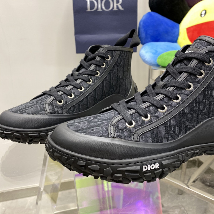 D10R SNEAKER