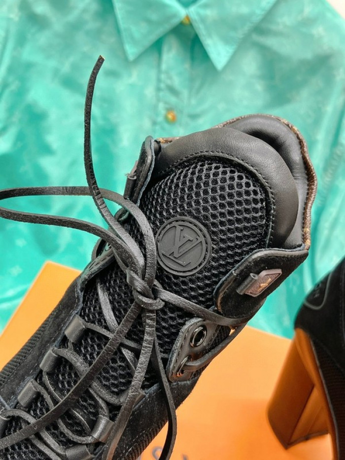lou1su1tt Boots