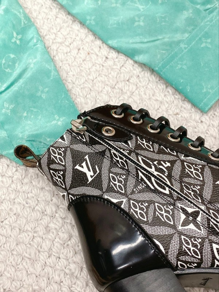 lou1su1tt Boots