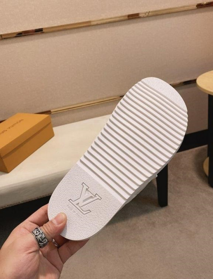 Lou1su1tt slides