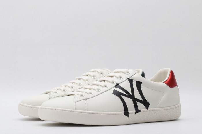 Gu66 Ace Embroidered Low-Top Sneaker