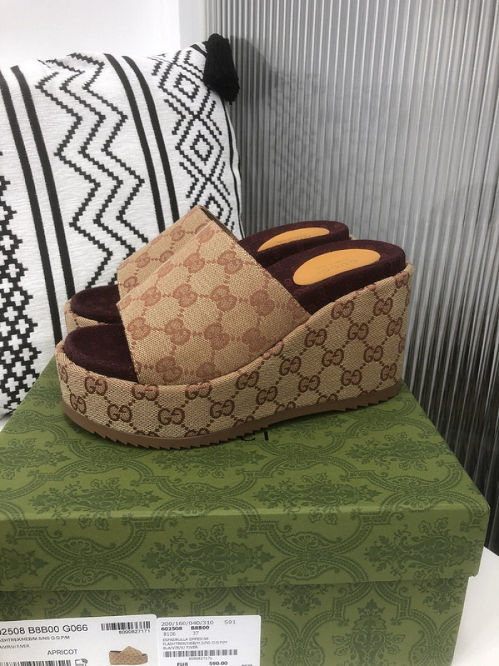 Gu66 SLIPPERS