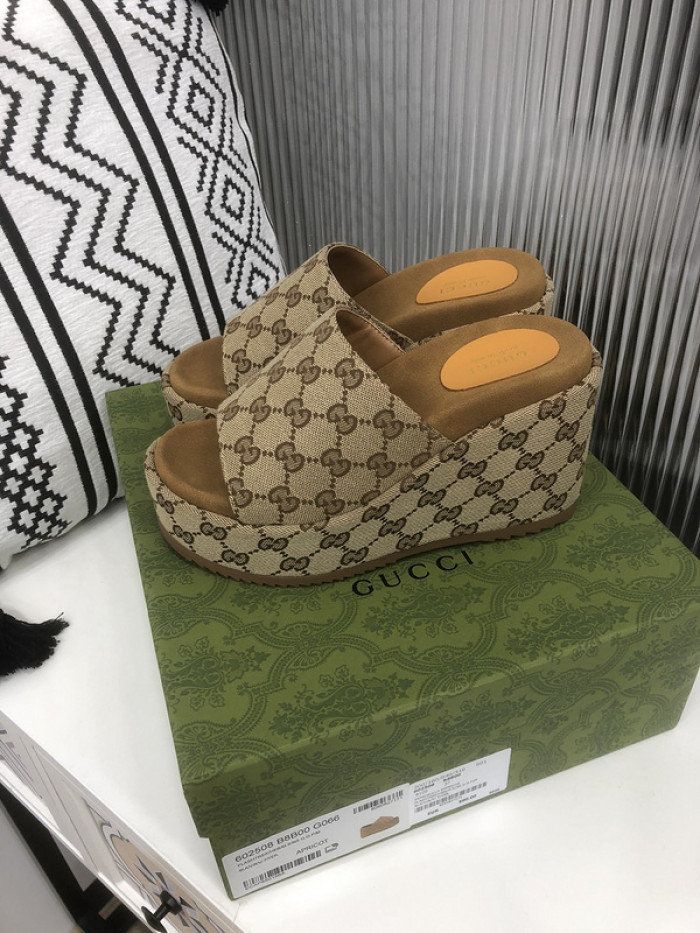 Gu66 SLIPPERS
