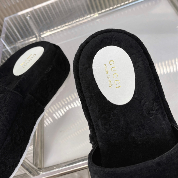 Gu66 SLIPPERS