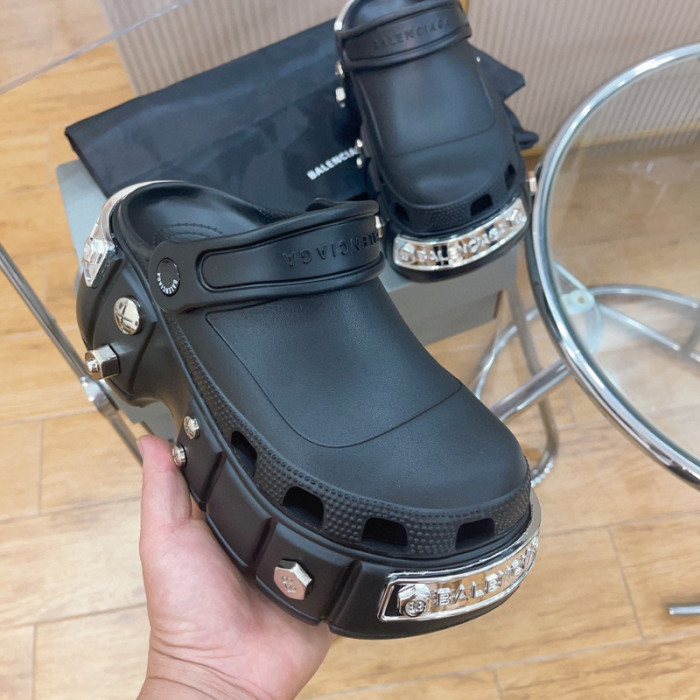 BLCG SLIPPERS