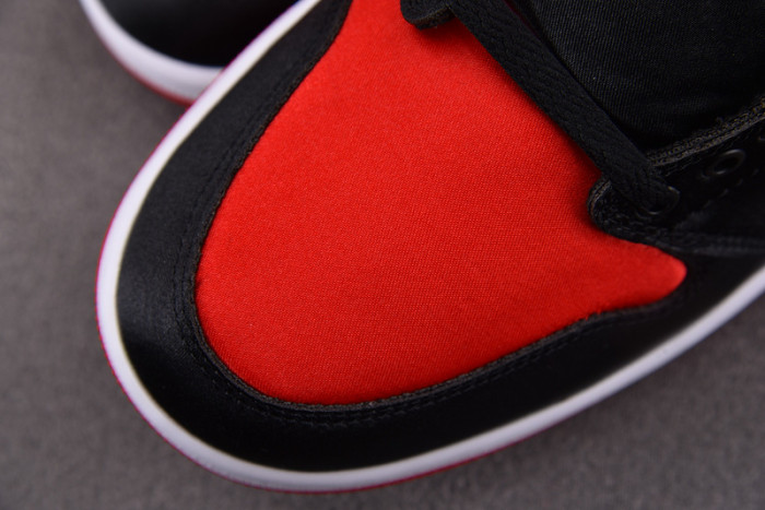 Air Jordan 1 Retro High OG Satin Bred FD4810-061