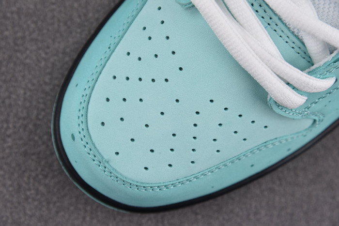 nike T*f*ny sb dunk low lobster bv1310-402