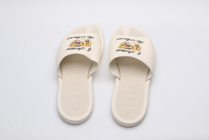 Gu66 SLIPPERS