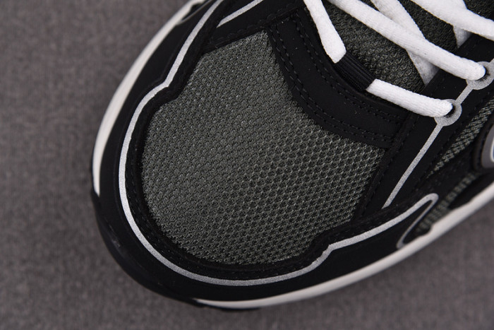D10R B30 SNEAKER