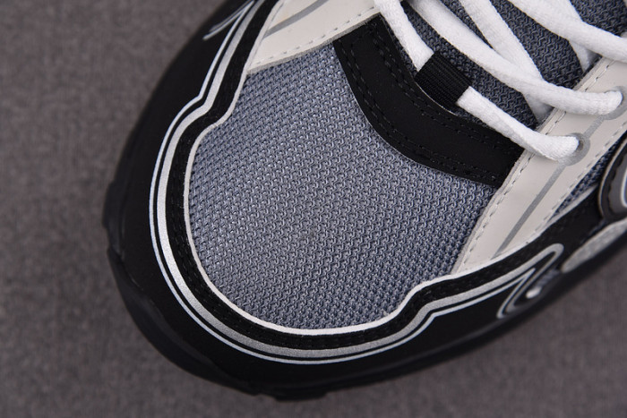 D10R B30 SNEAKER