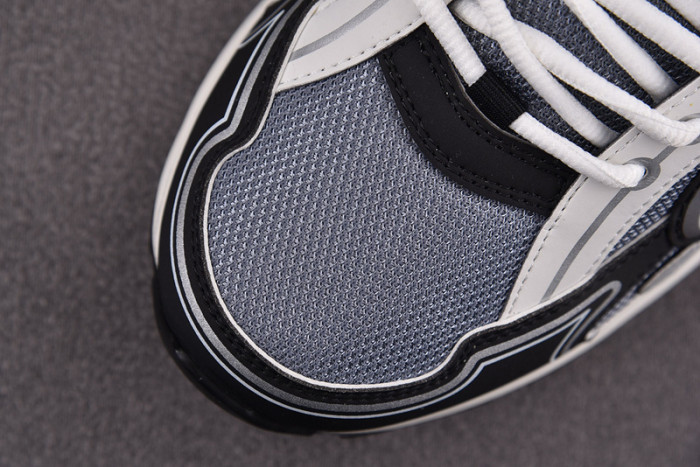 D10R B30 SNEAKER