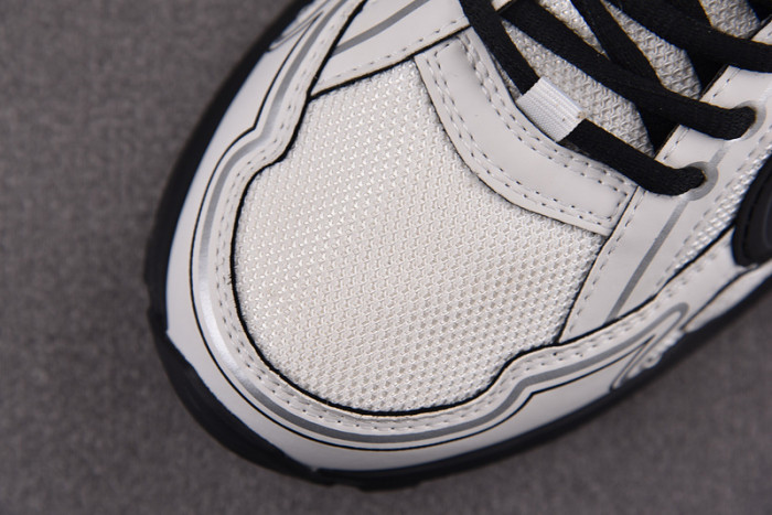 D10R B30 SNEAKER