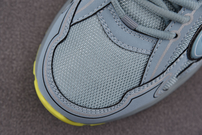 D10R B30 SNEAKER