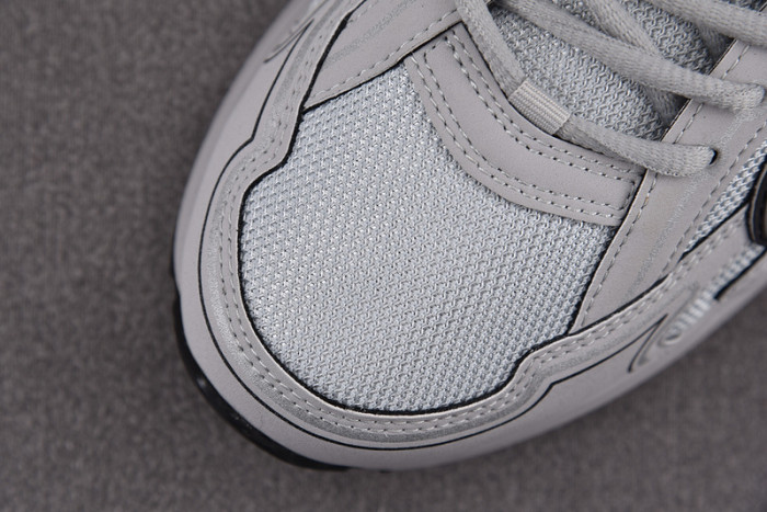 D10R B30 SNEAKER