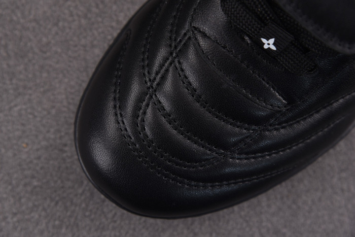 Lou1su1tt Footprint Soccer Black White