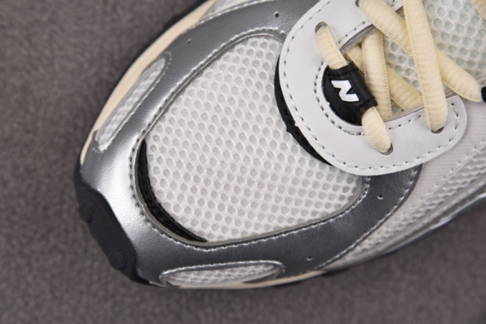 N3w Balance 204L Silver Metallic Black U204LSWD