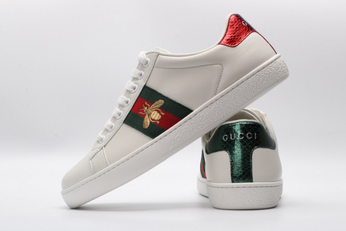 Gu66 Ace Embroidered Low-Top Sneaker white with bee