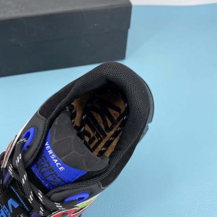 VERS SNEAKERS