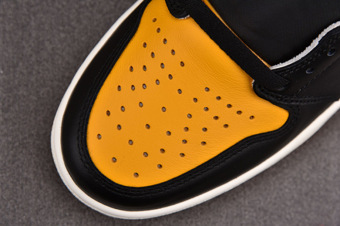 Air Jordan 1 High OG "Yellow Toe" 555088-711